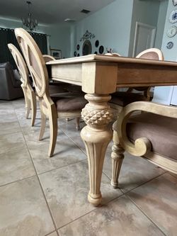 Big Dinning table rooms to go