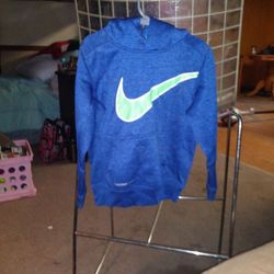 Nike-therma Fit - Size 5 Boys Pull Over
