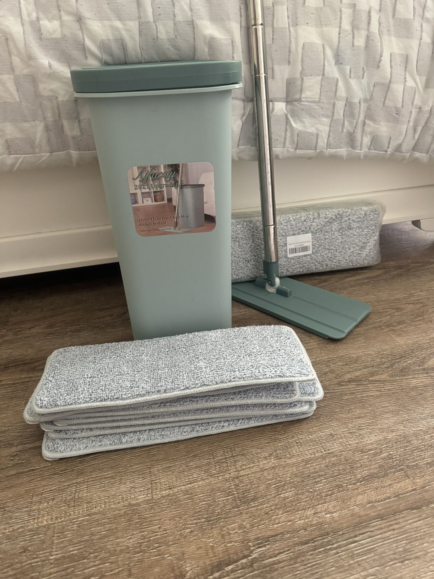 New Cleaning System With Mop and Bucket And New Unused Mop Replacements 🧹