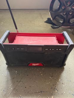 Milwaukee m18 jobsite radio