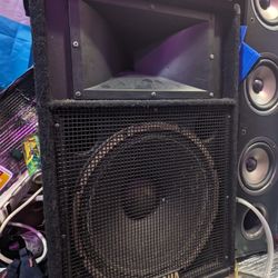 Yamaha S115V 15" Club Speakers  & Amplifier 