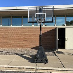 Brand New Spalding Adjustable Basketball Hoop