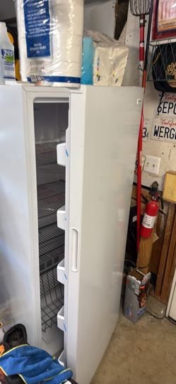 Selling a Frigidaire 15.5 cu. ft. Frost-Free Upright Freezer (Model FFFU16F2VW).