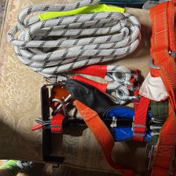 Tree Climbing gear Brand New Never Been Used, With A Saftey Leed.