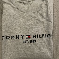 Tommy Hilfiger Men’s Grey Short Sleeve T-Shirt Medium Basic Tee