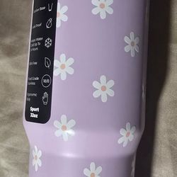 Brand new with tags 32 oz sport Hydrojug Limited Edition Jane lilac purple daisy floral water bottle