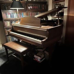 Everett piano 