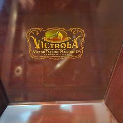 Victrola record player
