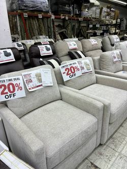 Henredon Marley Fabric Swivel Accent Chair