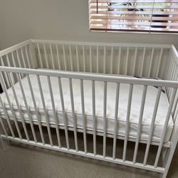 IKEA white crib converts to todler bed with mattress in very good condition 