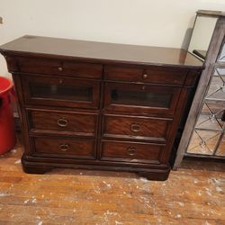 RAYMOUR & FLANIGAN 8 DRAWER DRESSER 