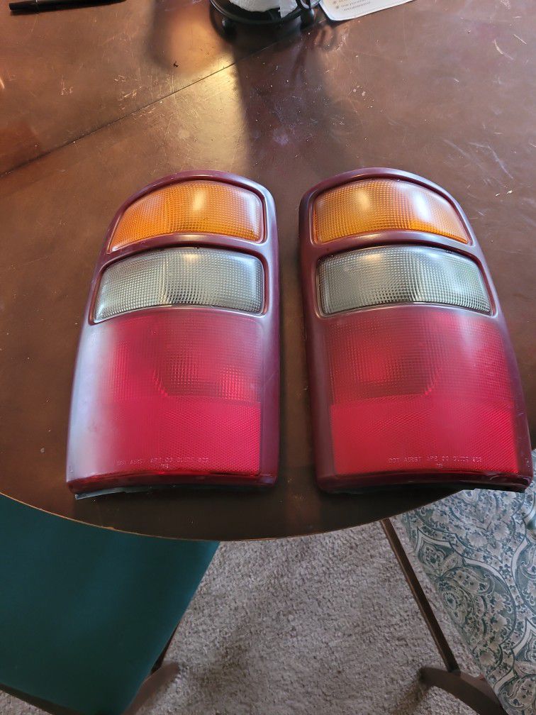 Tahoe Rear Taillights Came Off A 2002  Chevy Gmc 