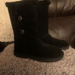 Brand New Ugg’s Size 9