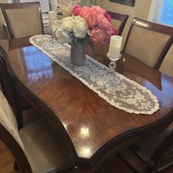 Dinner Room Table And Hutch