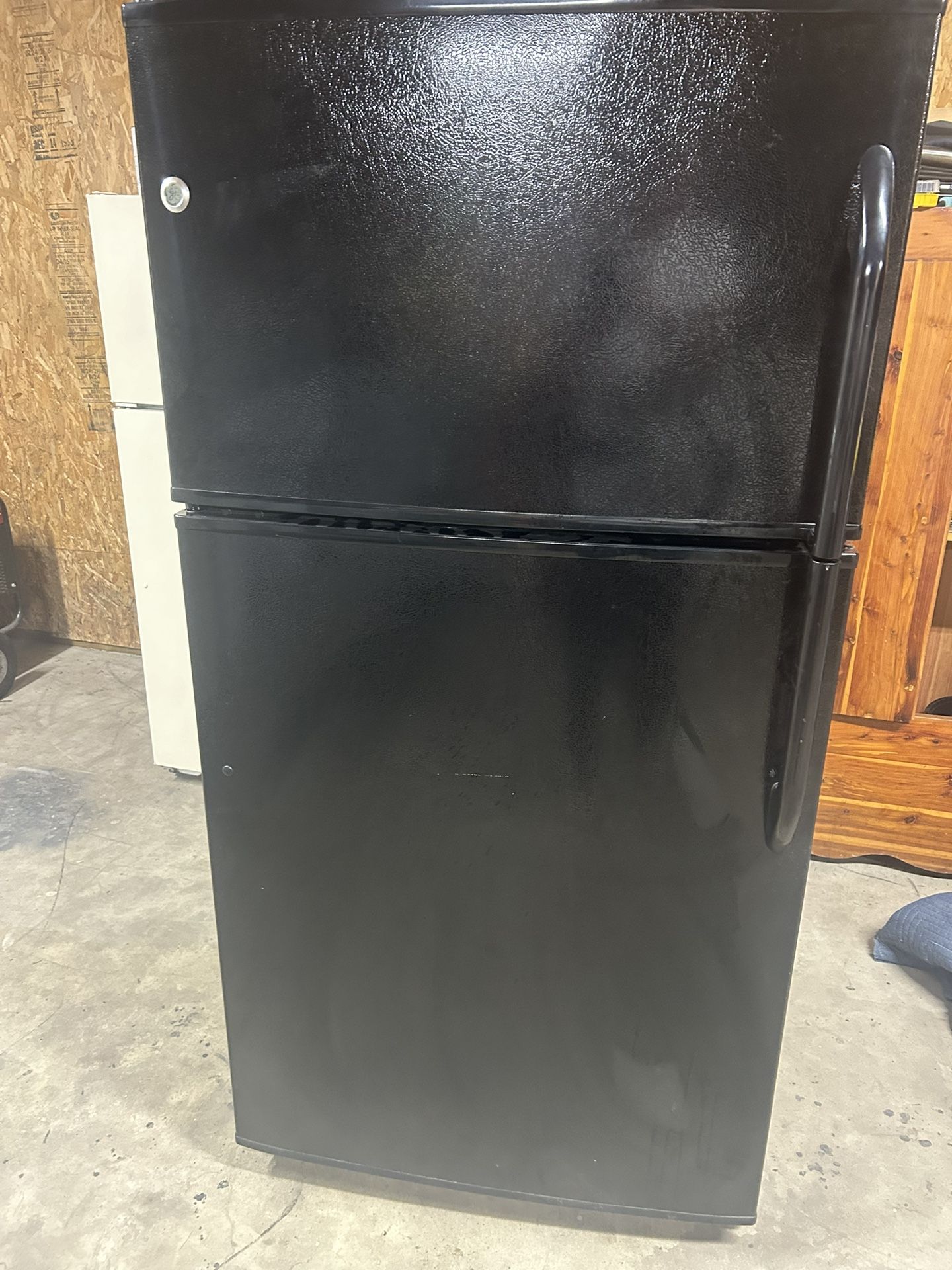 BLACK REFRIGERATOR 