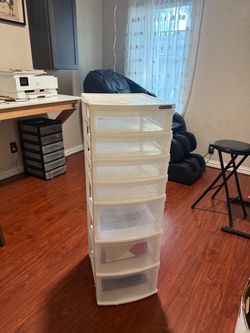 Storage container