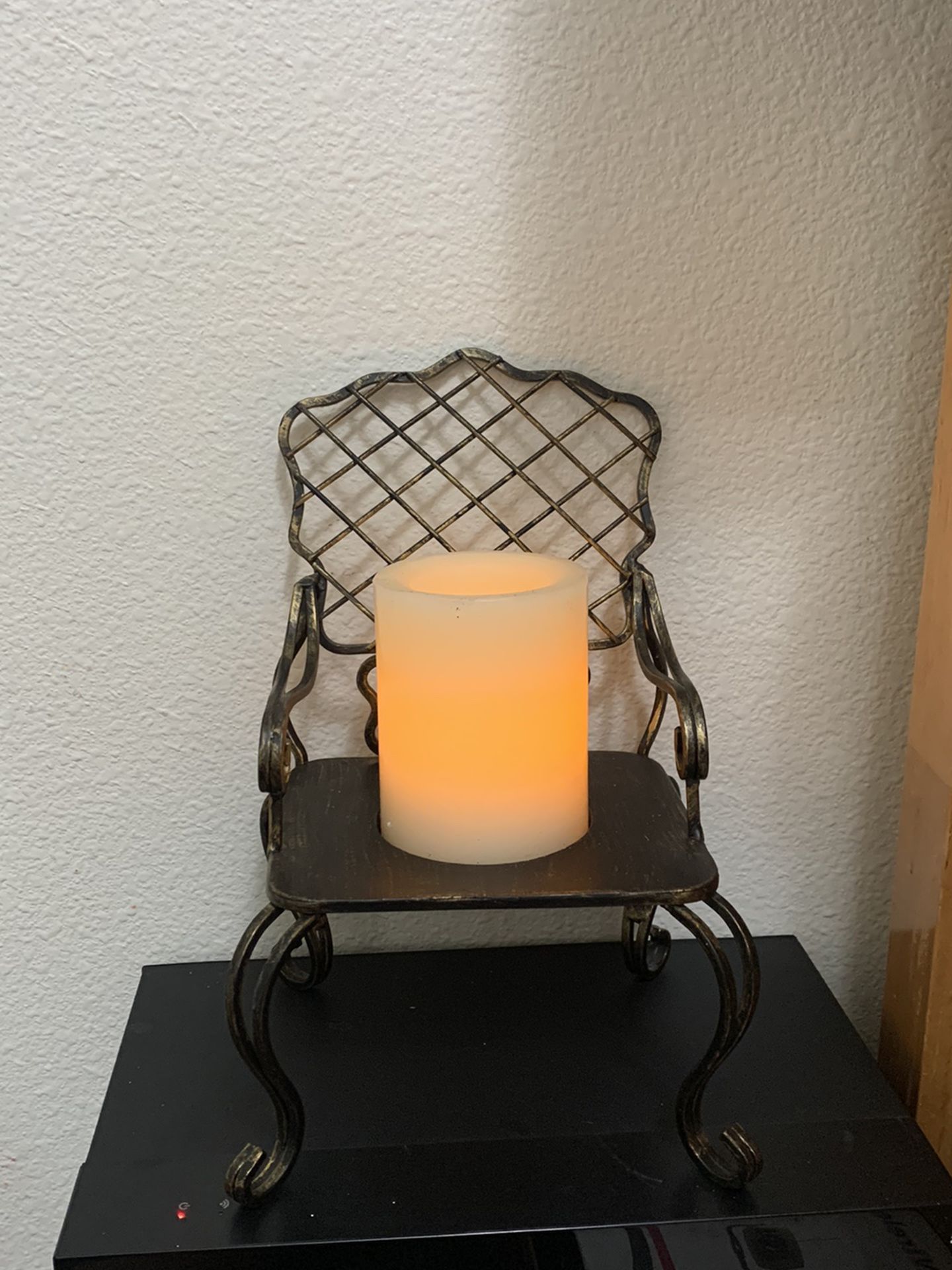 Vintage Chair With Candle 🕯
