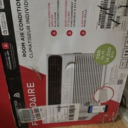 AC/ AIR CONDITIONER/ WINDOW UNIT 