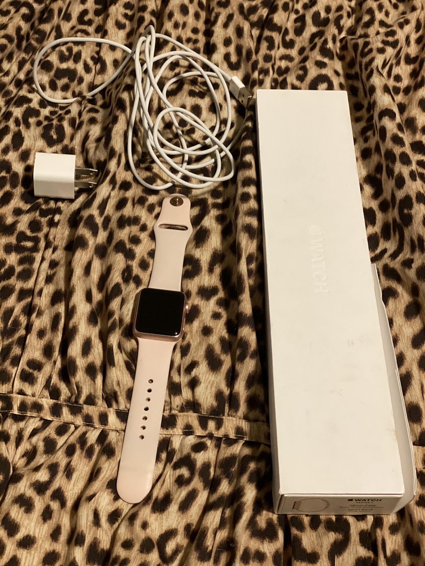 Apple 🍏 watch series 1 rose gold og box 📦 mint condition