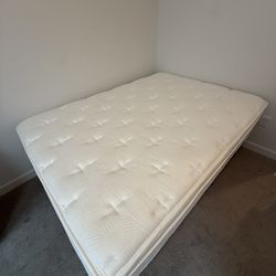 Full size ZINUS 13 Inch Hybrid Mattress