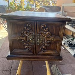 Antique Look, Timeless Style – Solid Wood Cabinet!