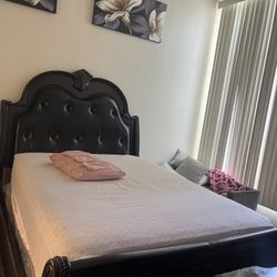 Queen Size Cherry Oakwood Bedroom Set