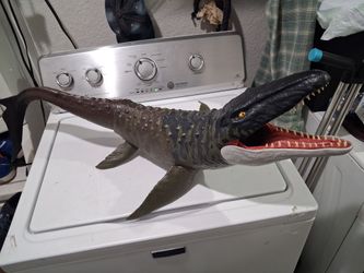 Mattel Jurassic world Rebirth Super Colossal Mosasaurus Action figure dinosaur.  Good condition.  its missing just the small left  fin.