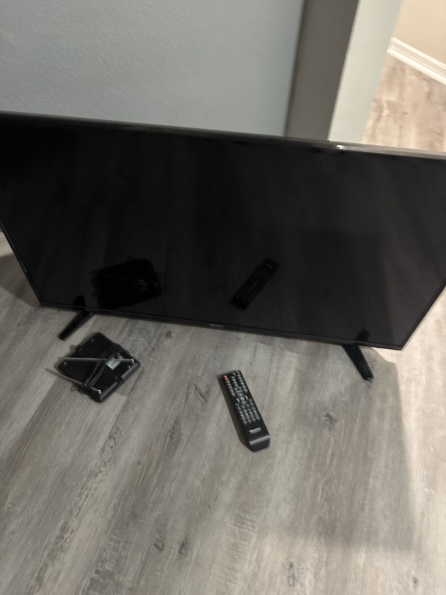 Hisense 40H3B 40" Class H3 Series - Full HD, LED TV - 1080p, 60Hz