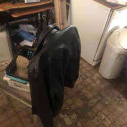 5 Leather Jacks And A Levi Jacket All Large