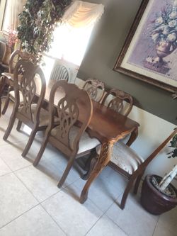 Dinning table with chairs