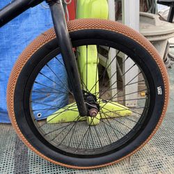 SUBROSA 2021 SALVADOR with FitBikeCo Wheel Set and Vans Cult bubble gum tires