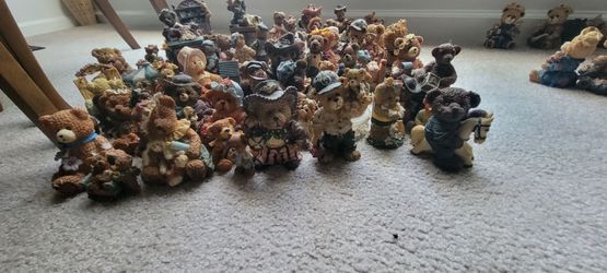 Bear figurines