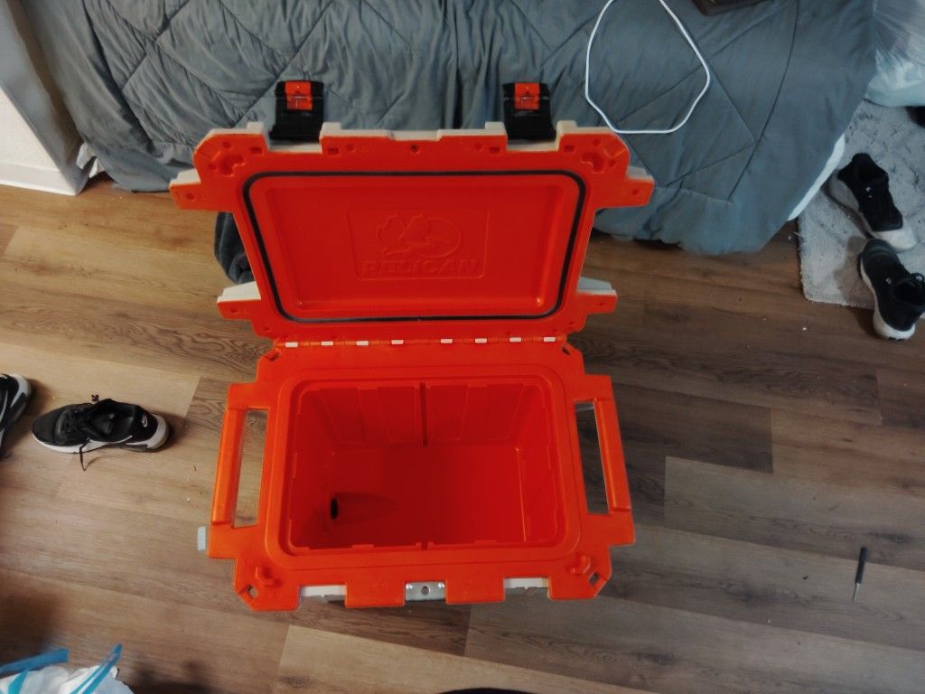 Pelican big 50qt Chest