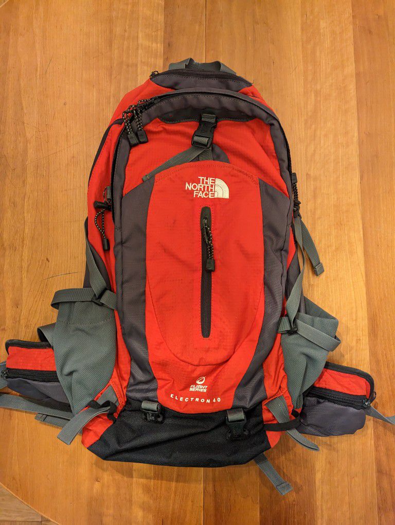 The North Face - Electron 40 Backpack 
