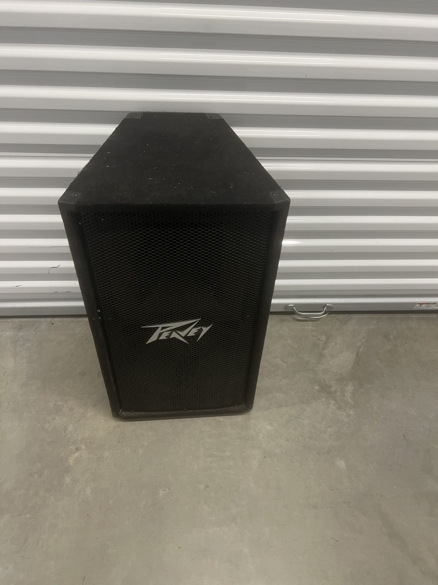 One Peavey PV 112 800W 12-inch Passive 2-way Speaker Only One Single Speaker. Used in good condition and fully functional.
