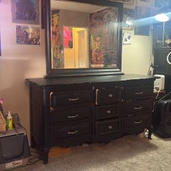 Dresser With Mirror 