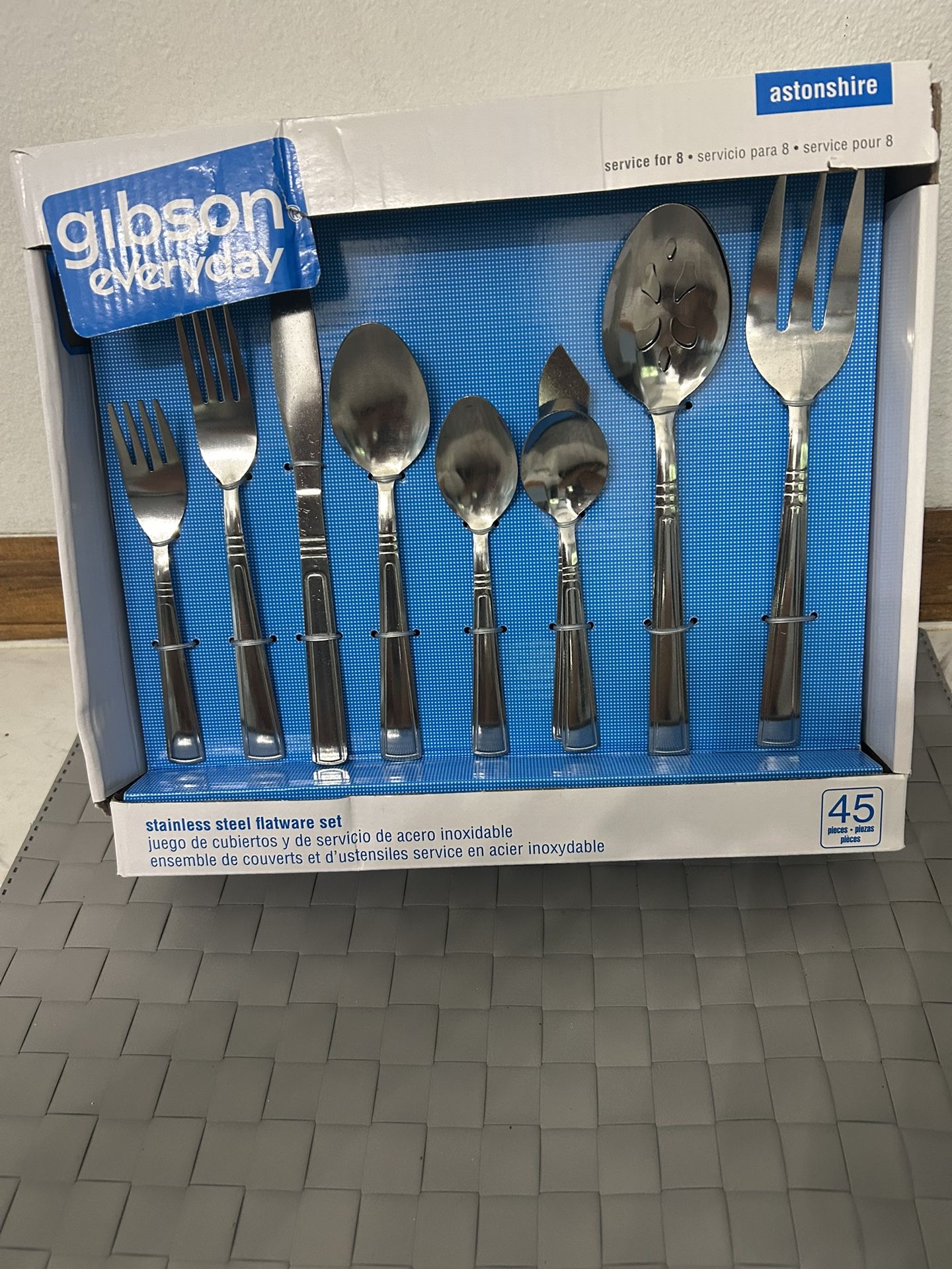 Gibson, Silverware.