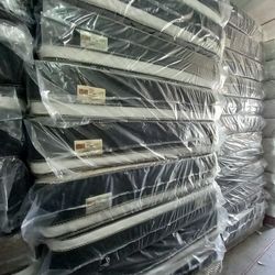 🌟🌙💤🛏Mattress Pillow Top 12" Inches💤🌙
💥All sizes
💢Excellentn Mattress Quality
🚛📍Delivery available ✔
💯Warranty
🔷️Queen $199
🟧Full $179
🟢