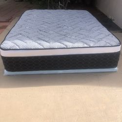 Queen Pillow Top Mattress 