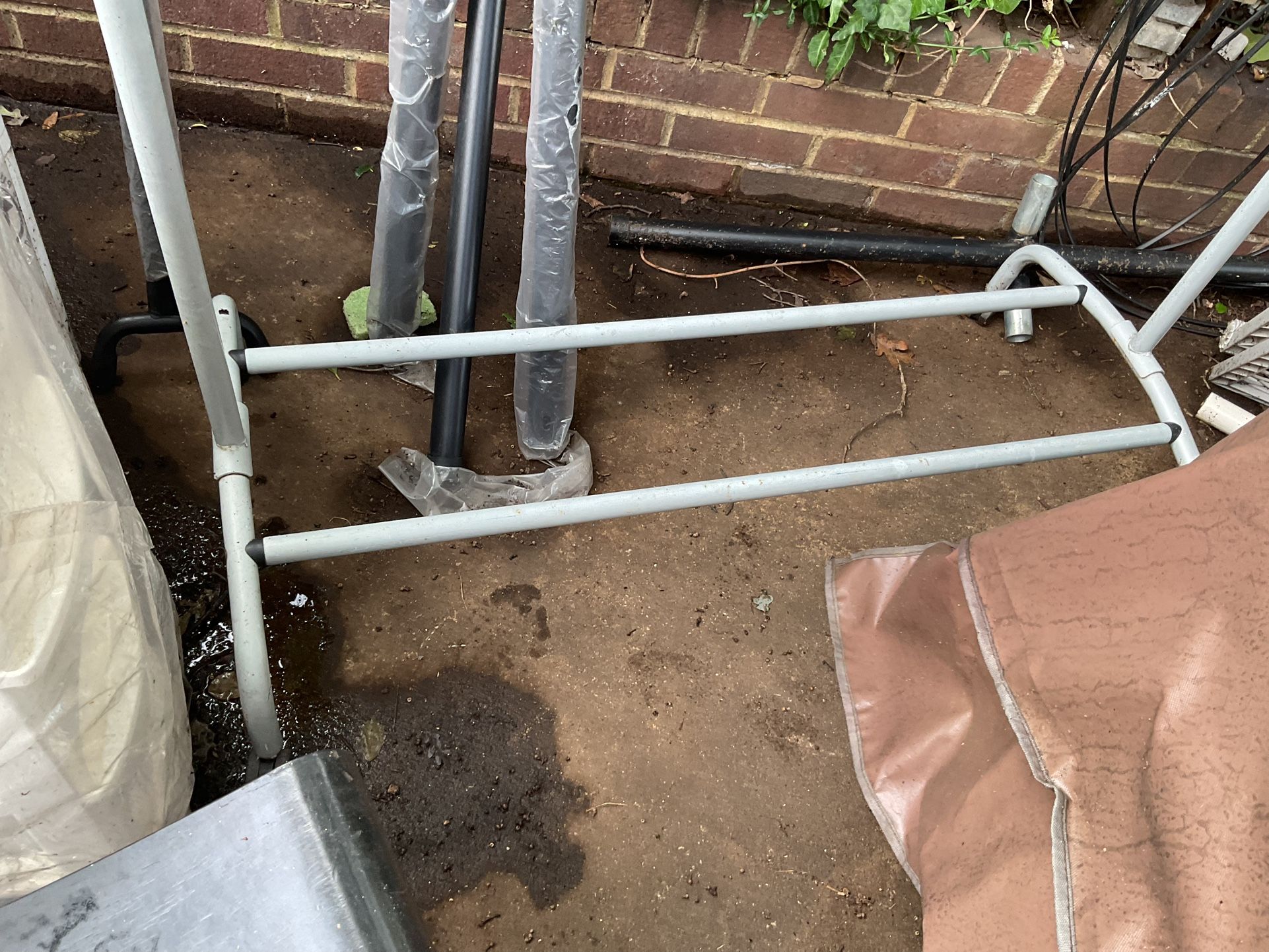 A Good Clothes Rack, In Good Conditions (NO SHIPPING)