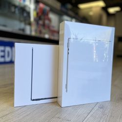 MacBook Air M2 Chip (Latest Model)