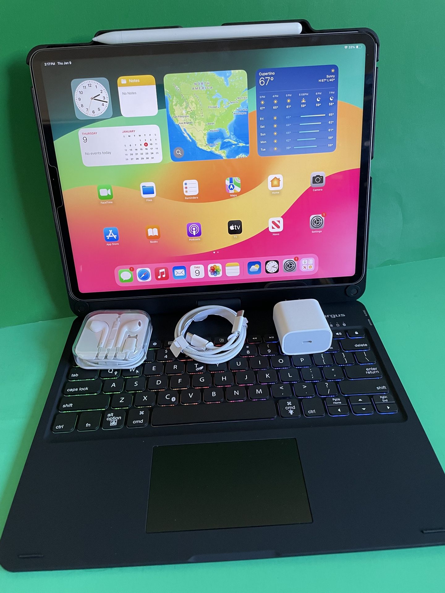 Apple IPad Pro 12.9” 4th Generation (2020 Model/ Face ID/Liquid Retina) 128GB with pen, keyboard case & Accessories