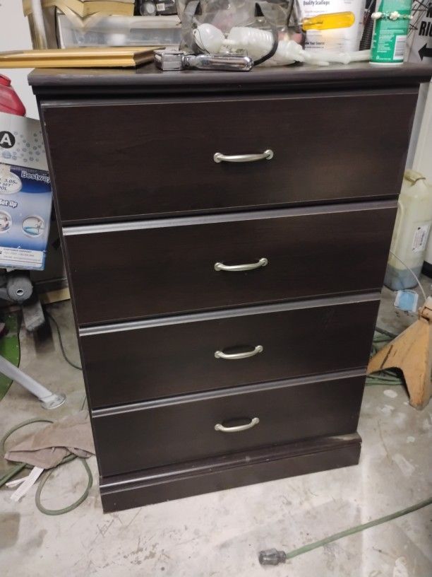 DRESSER - 4 Drawer