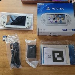 Sony  PS Vita - PCH-2000  White 