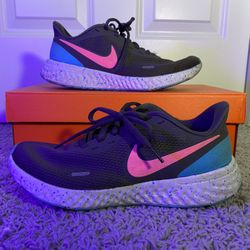 Women’s Nike Revolution  5