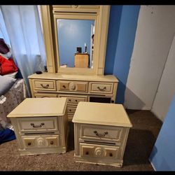 🎁Beautiful  Dresser/9 Drawer,  Beige color-Solid wood, 2 Matching Nightstands🎁