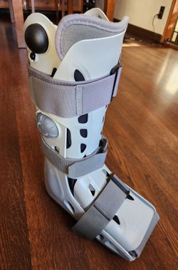 UNUSED Aircast AirSelect Elite walker brace/walker boot