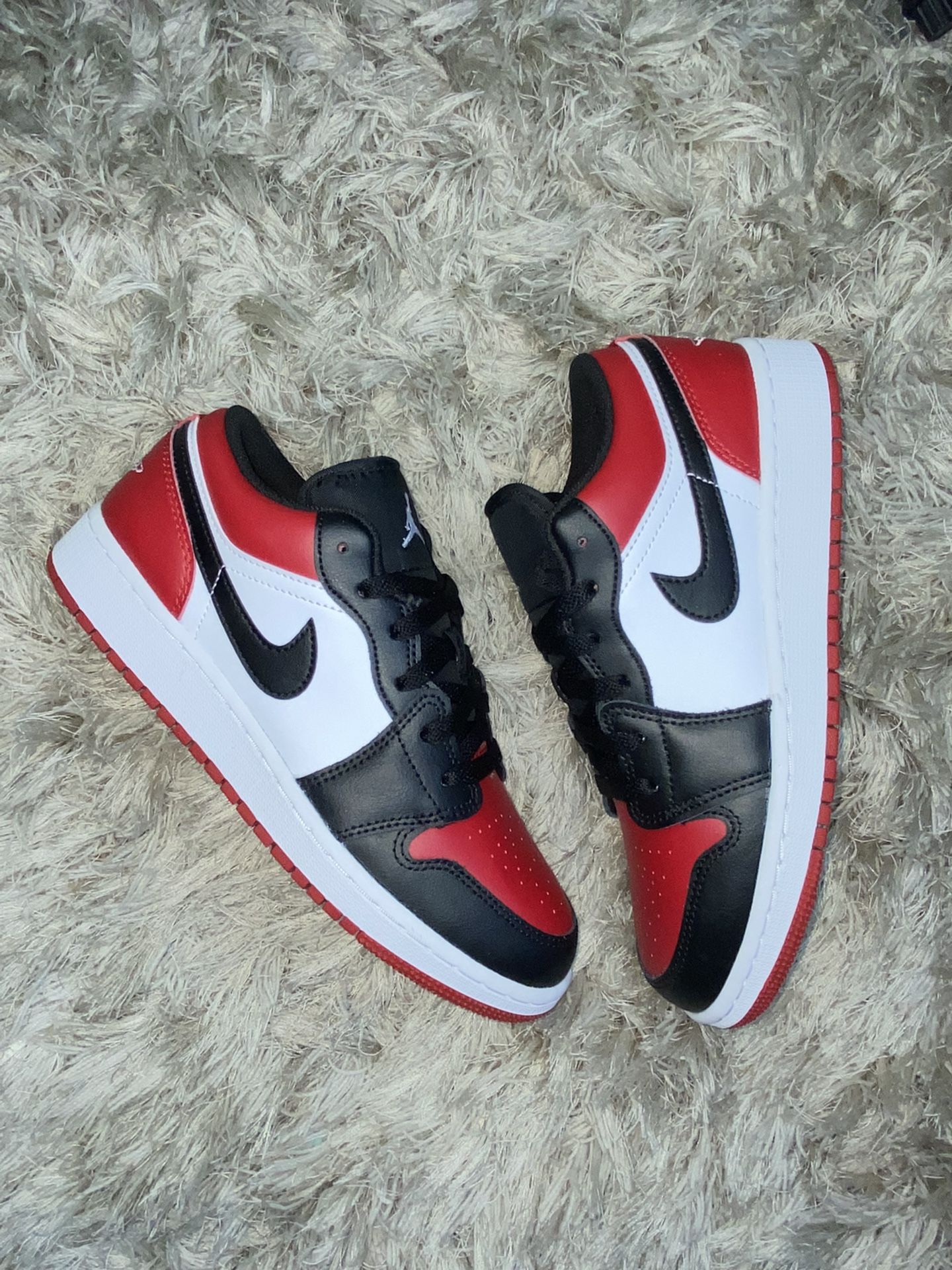 Jordan 1 Low “Bred toe”❤️ Sizes 5.5y & 6y