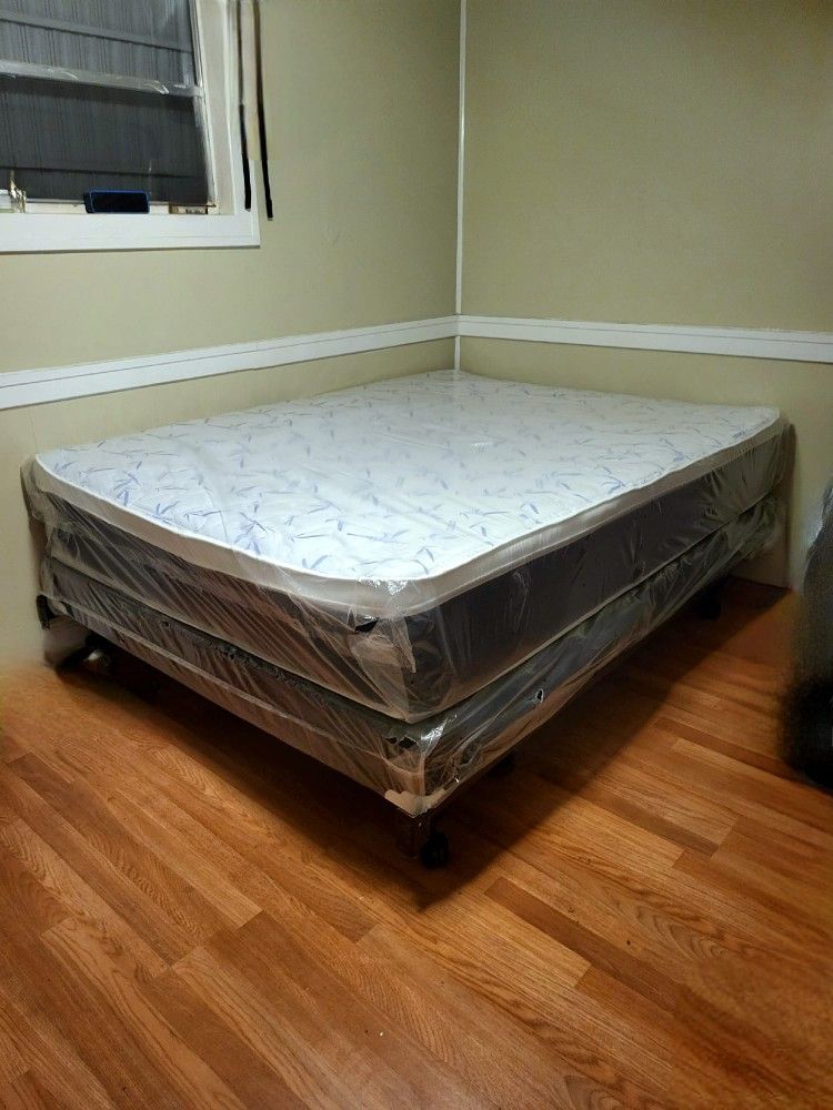 NEW QUEEN PILLOWTOP SET MATTRESS AND BOX SPRING-2PCS