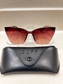 DIFF Goldie Cat Eye Sunglasses Black Plastic Frame Brown Gradient Tortoise